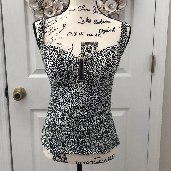 La Blanca Other - DONATED!! La Blanca swim tankini top black & white